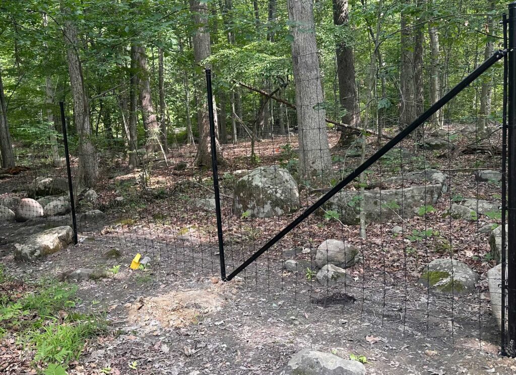 deer fence black discrete