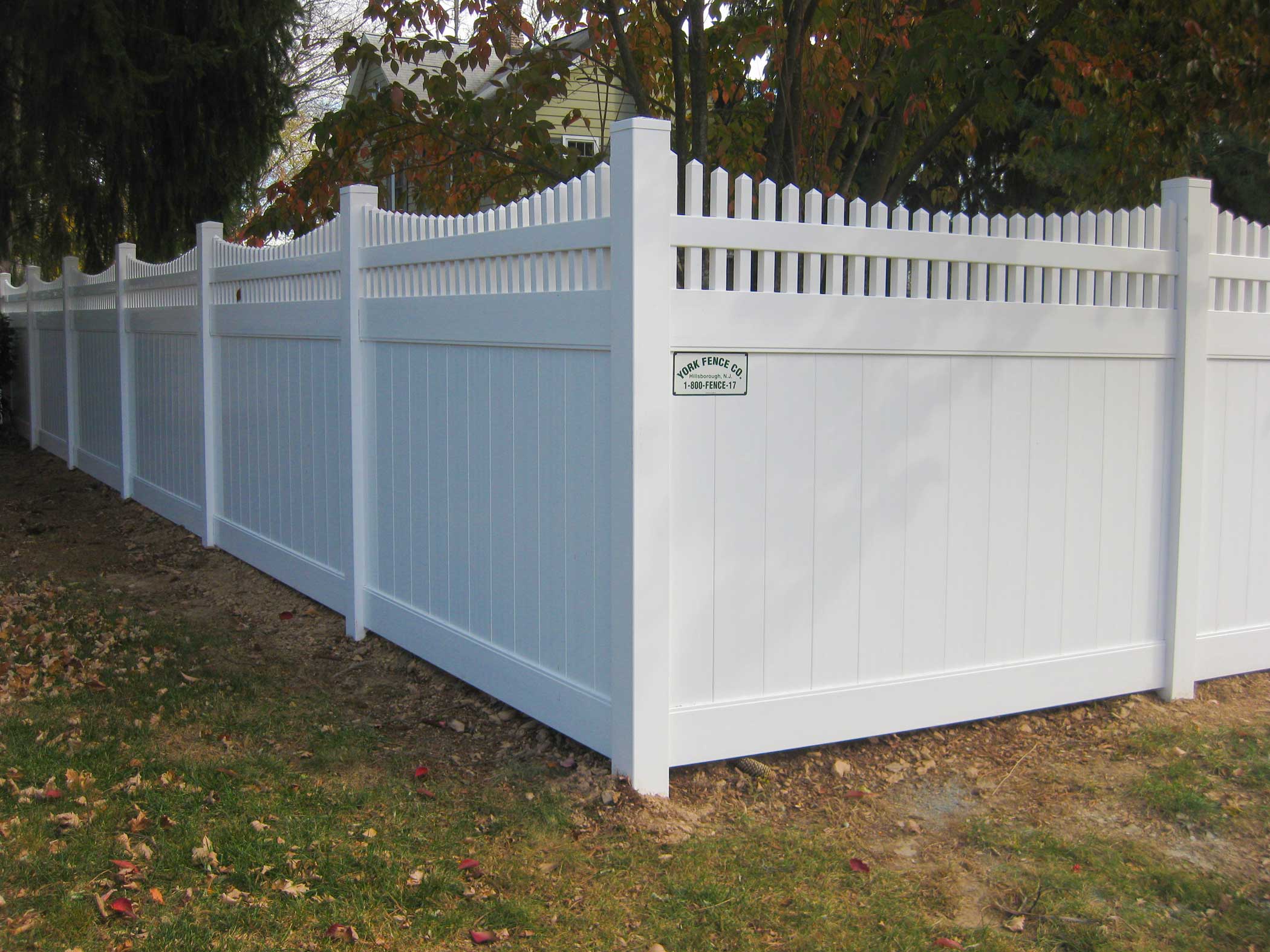 EAGLE SCALLOPED pvc fence