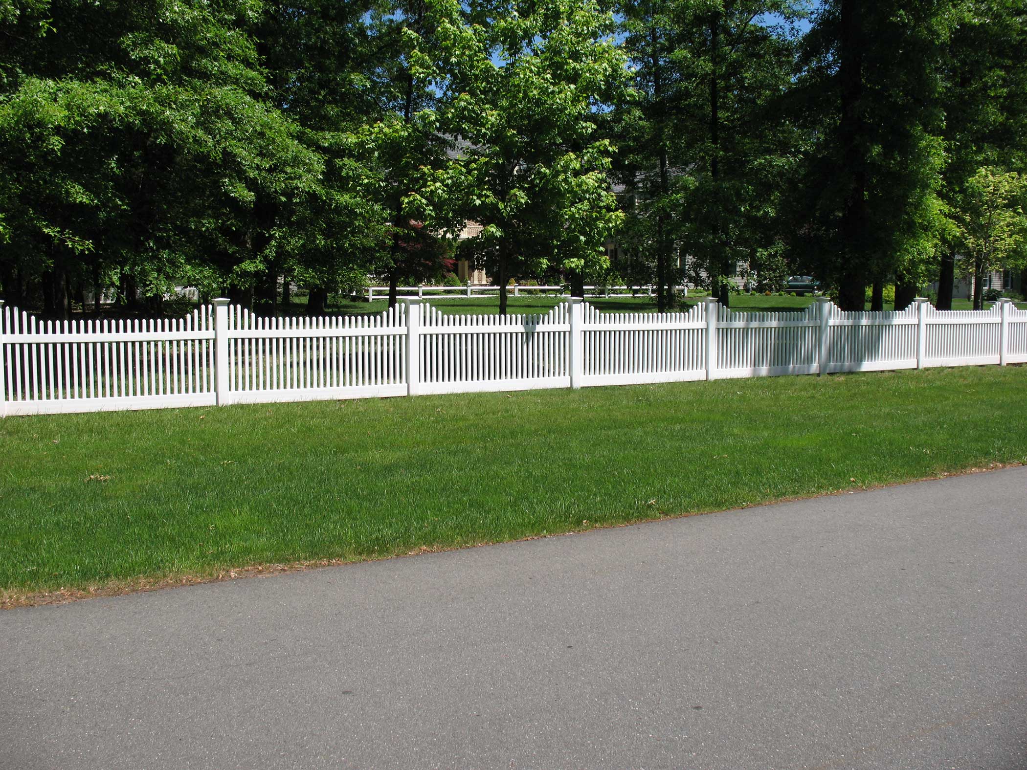 VIKING STEPPED TOP pvc fence
