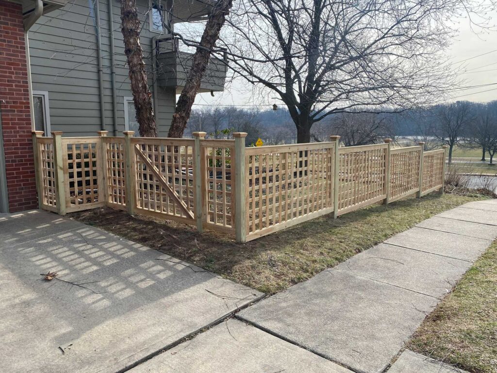 custom lattice with gate