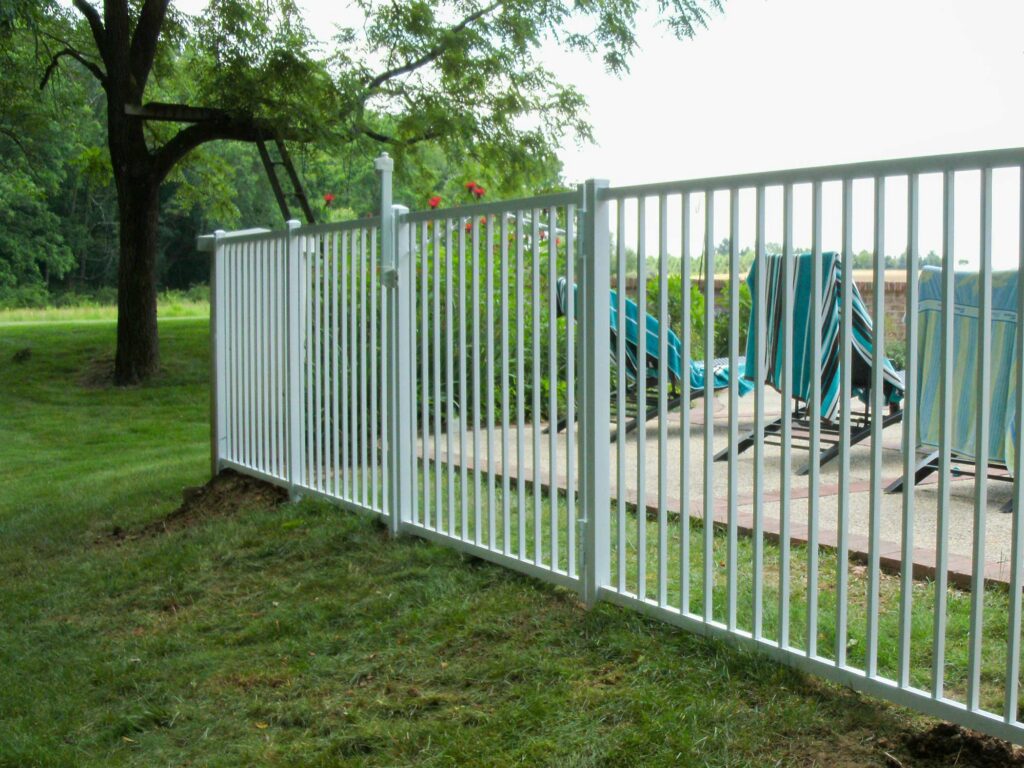 devon ovation white aluminum fence