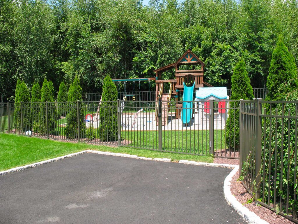 edgemont 200 brown aluminum fence